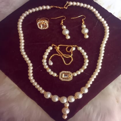 Pearl Set