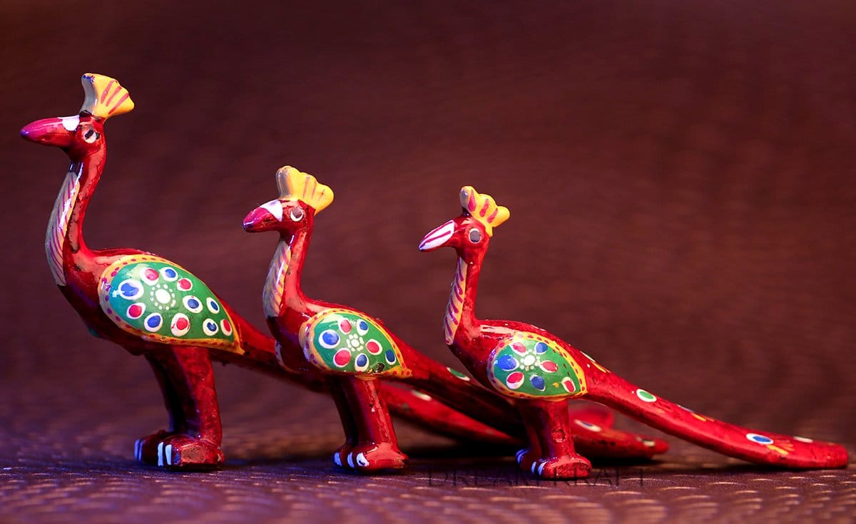 DreamKraft Paper Mache Handcrafted Peacock Showpiece (Set of 3, Red)