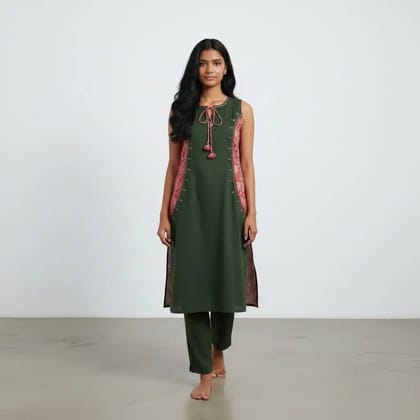 Handloom Cotton Two-Piece Co-Ord Set in Bottle Green Handloom Cotton Two-Piece Co-Ord Set in Bottle Green