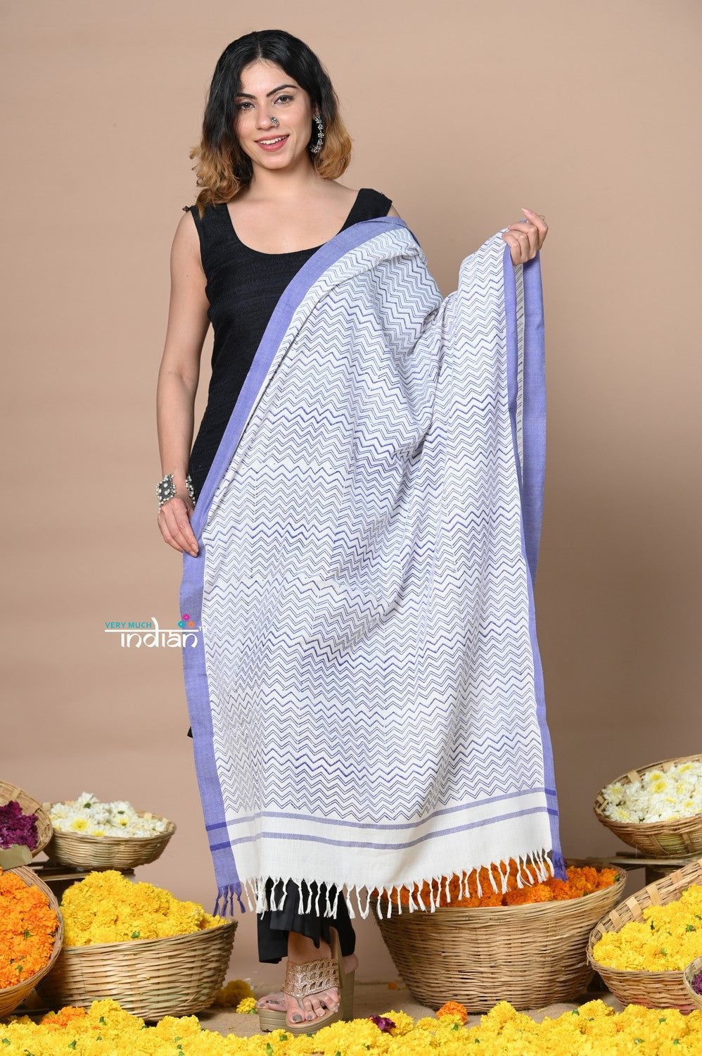 Rajsi~Handloom Pure Cotton Dupatta With Beautiful Handweave and Designer Tassels ~ Light Purple