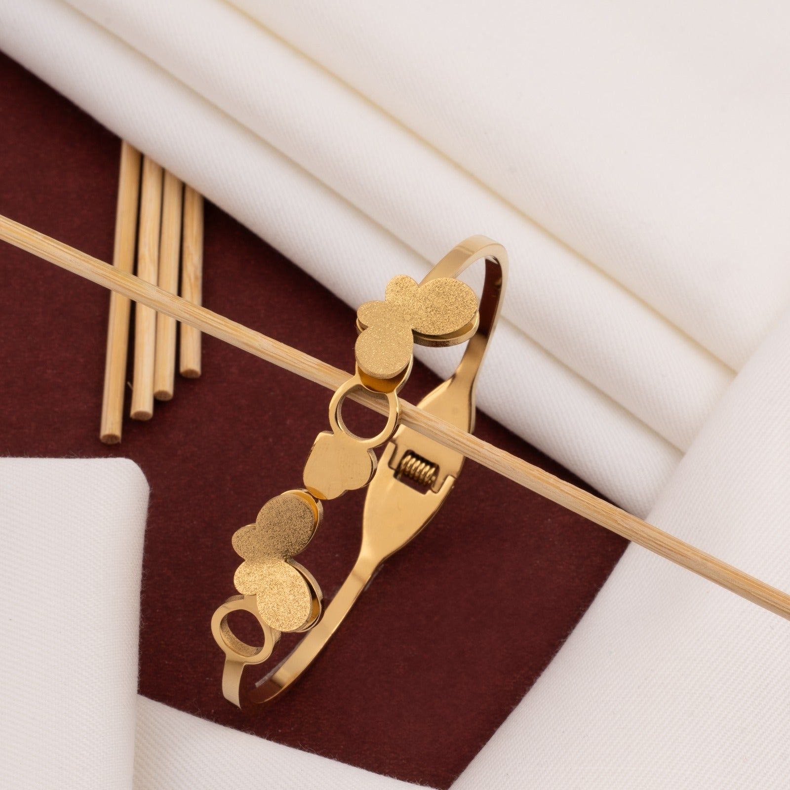 Delicate Gold Bracelet for Women – Elegant & Gifting-Ready