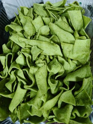 Mom's Magic Broccoli Chips Green Vegetable Crisps 150g | Real Veggie Vacuum Fried Healthy Snack Pack Mom's Magic Broccoli Chips Green Vegetable Crisps 150g | Real Veggie Vacuum Fried Healthy Snack Pack