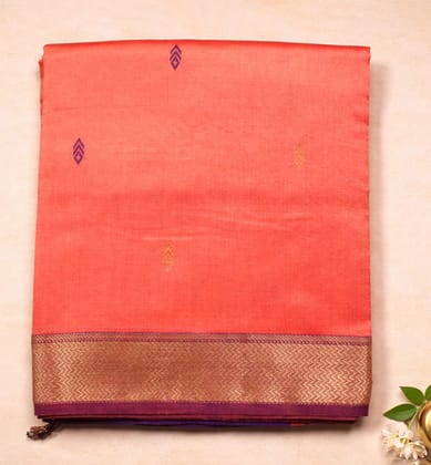Traditional Handloom Maheshwari Silk-Blend Saree Traditional Handloom Maheshwari Silk-Blend Saree
