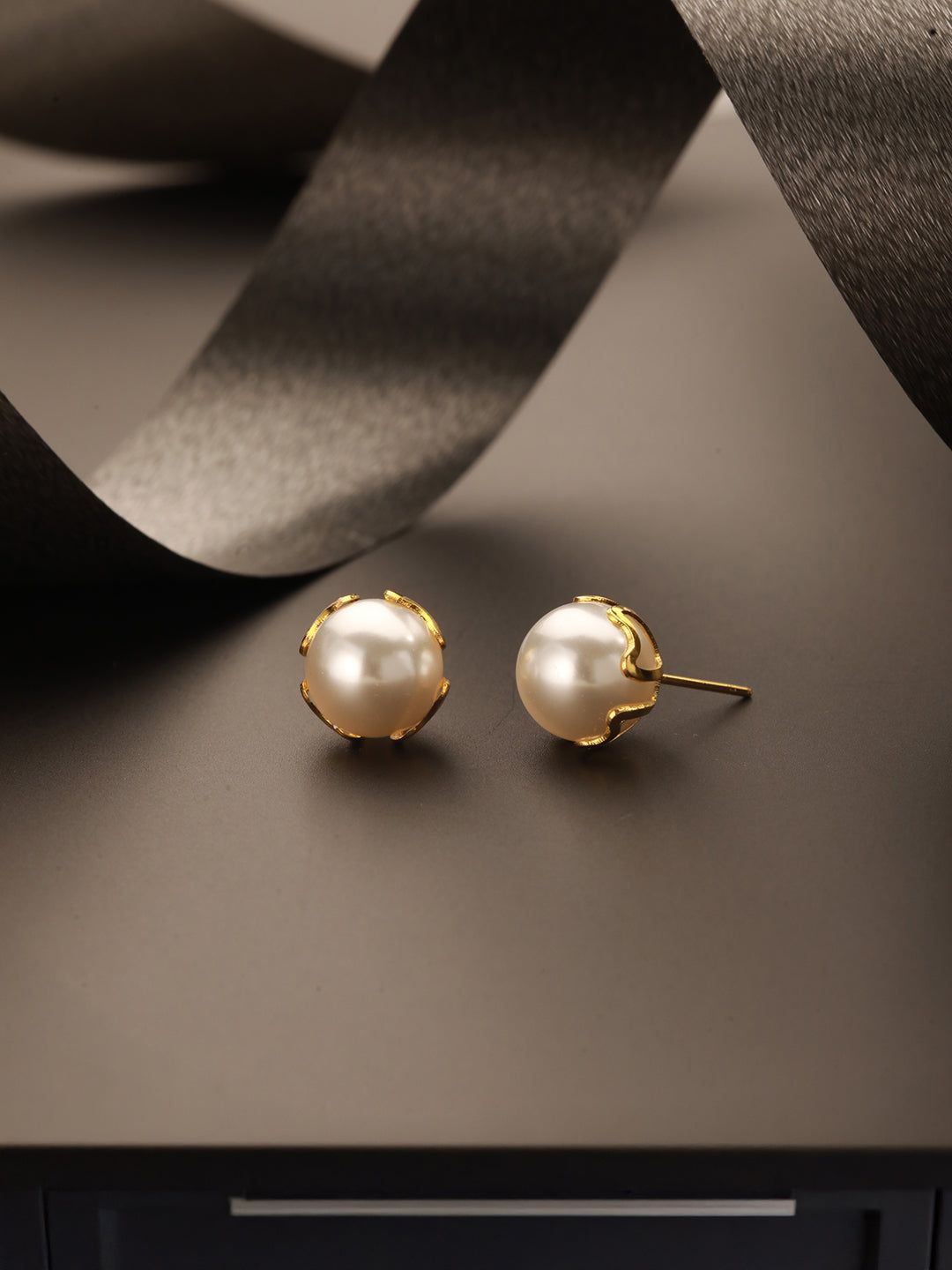 Gold plated Pearl studed earring