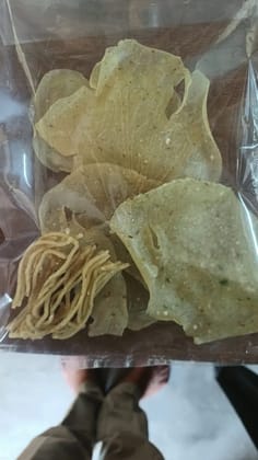 Rice and green chili papad