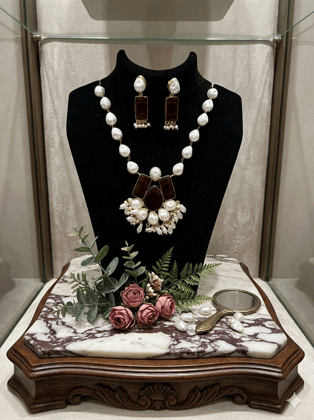 Smitam Jewels Saanjh Pearl Monalisa Stone Mother of Pearl Necklace Set