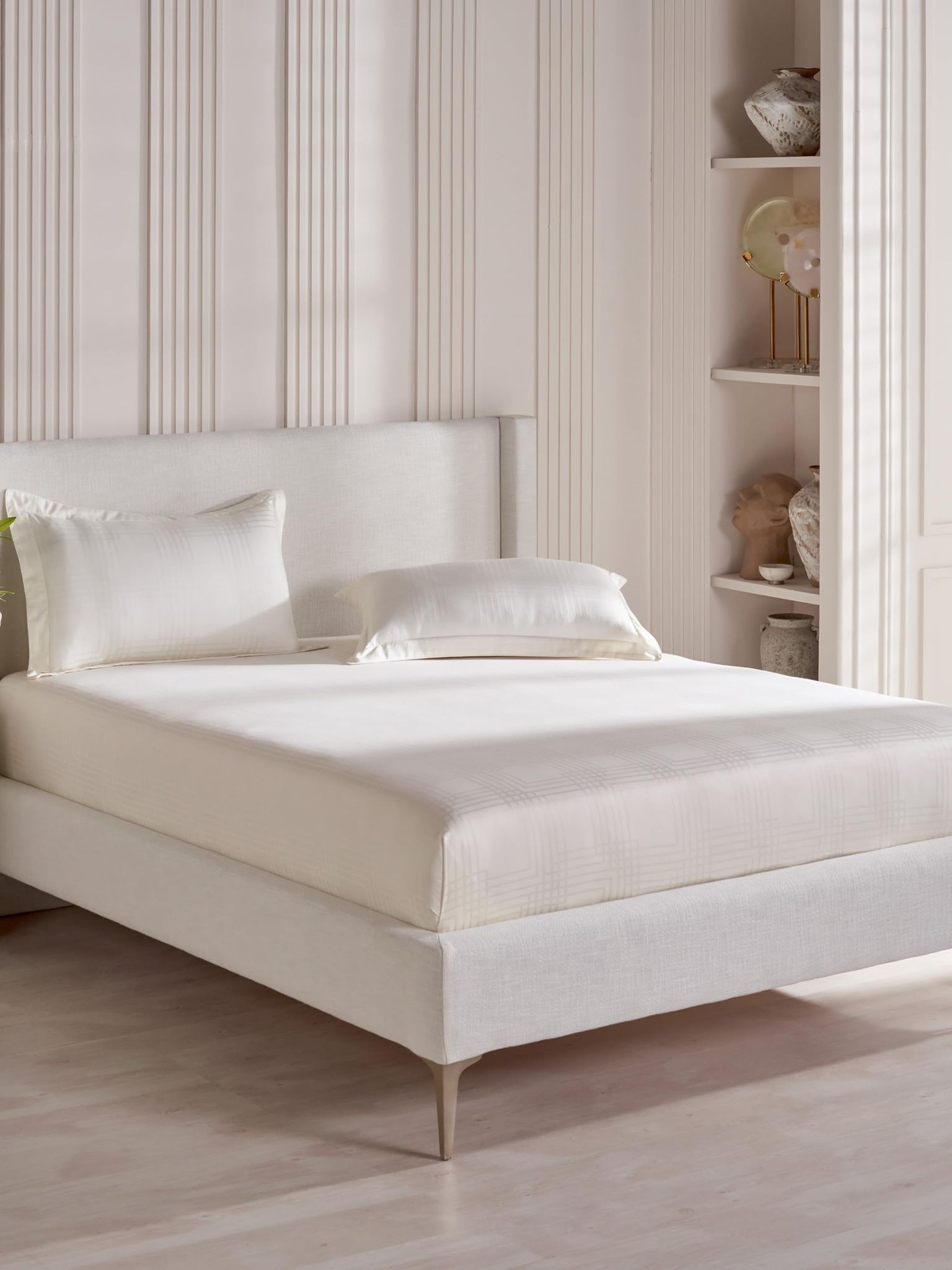 DDECOR - Jacquard Collection 100% Cotton Contemporary Pattern 300TC Super King |274 CM X 274 CM| White