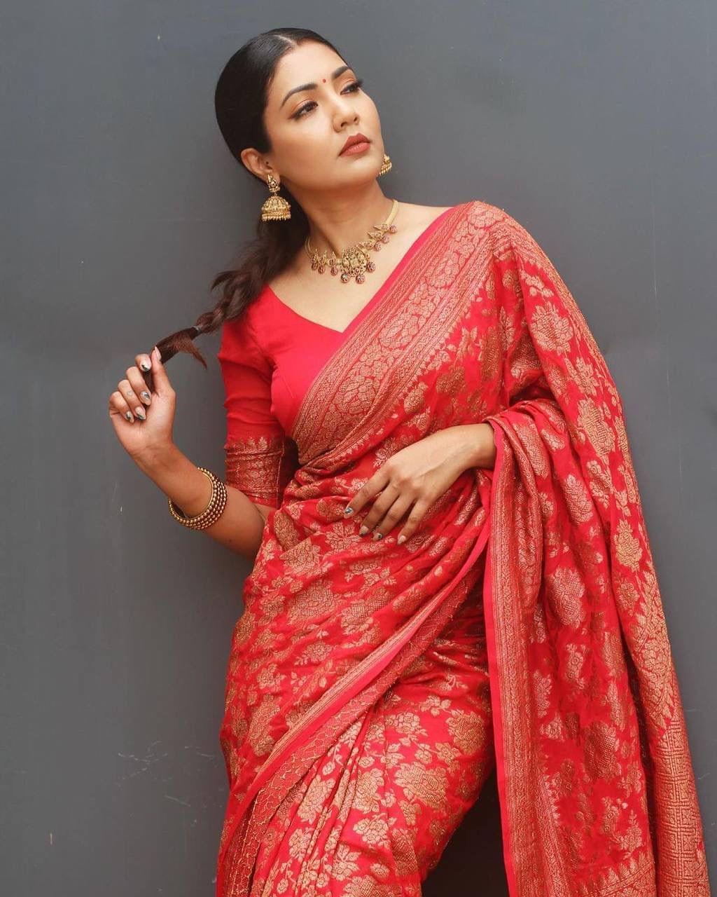 Zari Work Silk Saree With Blouse Piece