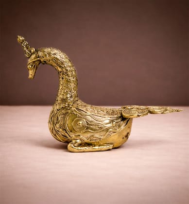 Handcrafted Brass Sitting Peacock Sculpture – Traditional Bhareva Bell Metal Artefact Handcrafted Brass Sitting Peacock Sculpture – Traditional Bhareva Bell Metal Artefact