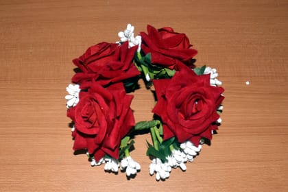 Artificial Flowers with White Parag Hair Brooch