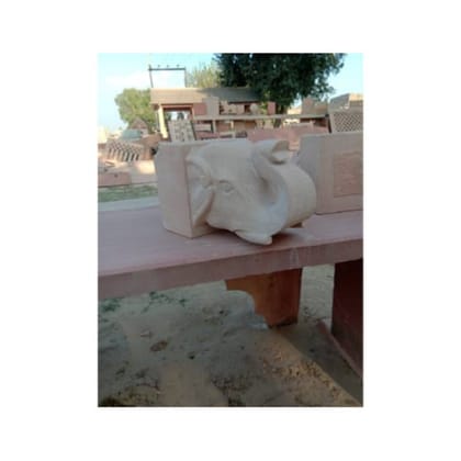 बलुआ पत्थर की मूर्ति