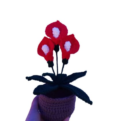 HANDCRAFTED CROCHETED POTTED PLANT
