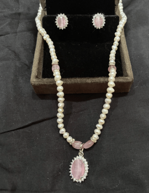 White & Pink Pearl Necklace Set With Quartz Pendant For Women