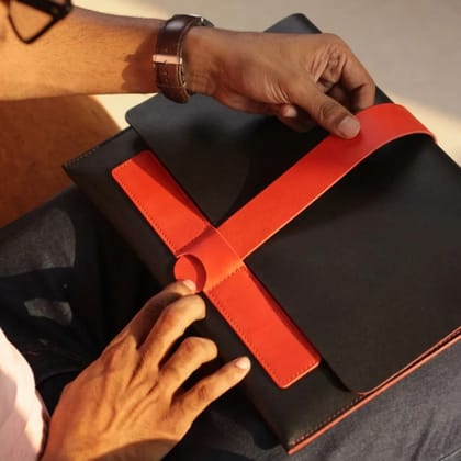 Sleek Station - 41 cm x 29 cm - Exclusive Black Dual Edition Sleek Station - 41 cm x 29 cm - Exclusive Black Dual Edition