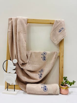 Mrijaa Luxury Bamboo Bath Towel Set, Beige, 600 GSM, Vintage Pedals, 3 Pieces Set (Bath Towel-70x150 cm, Hand Towel-40x60 cm, Face Towel-30x30 cm)