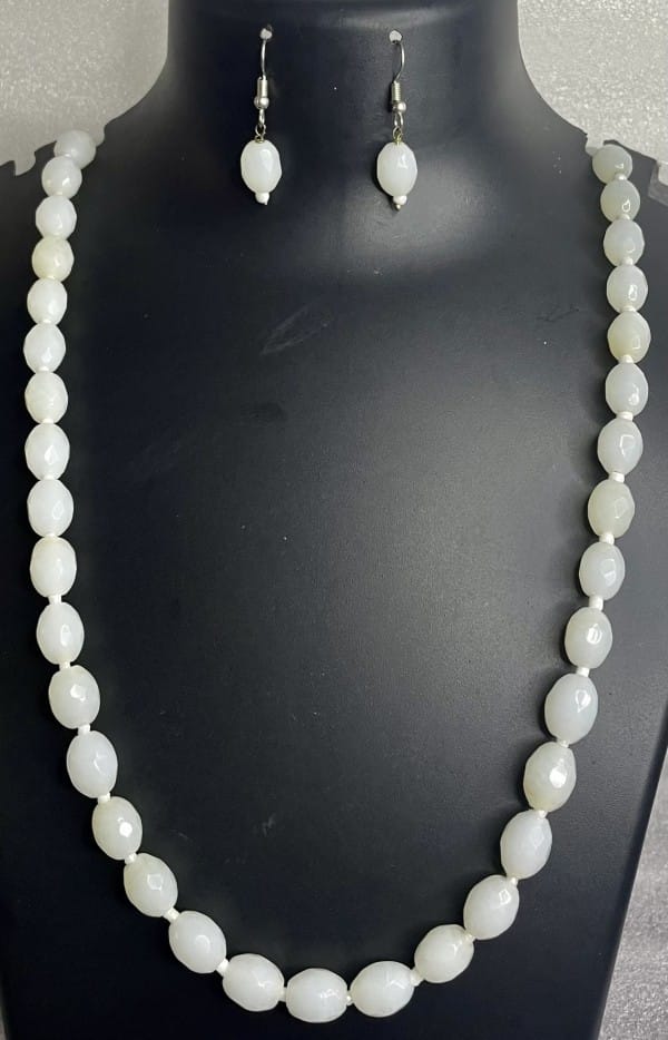 White necklace set