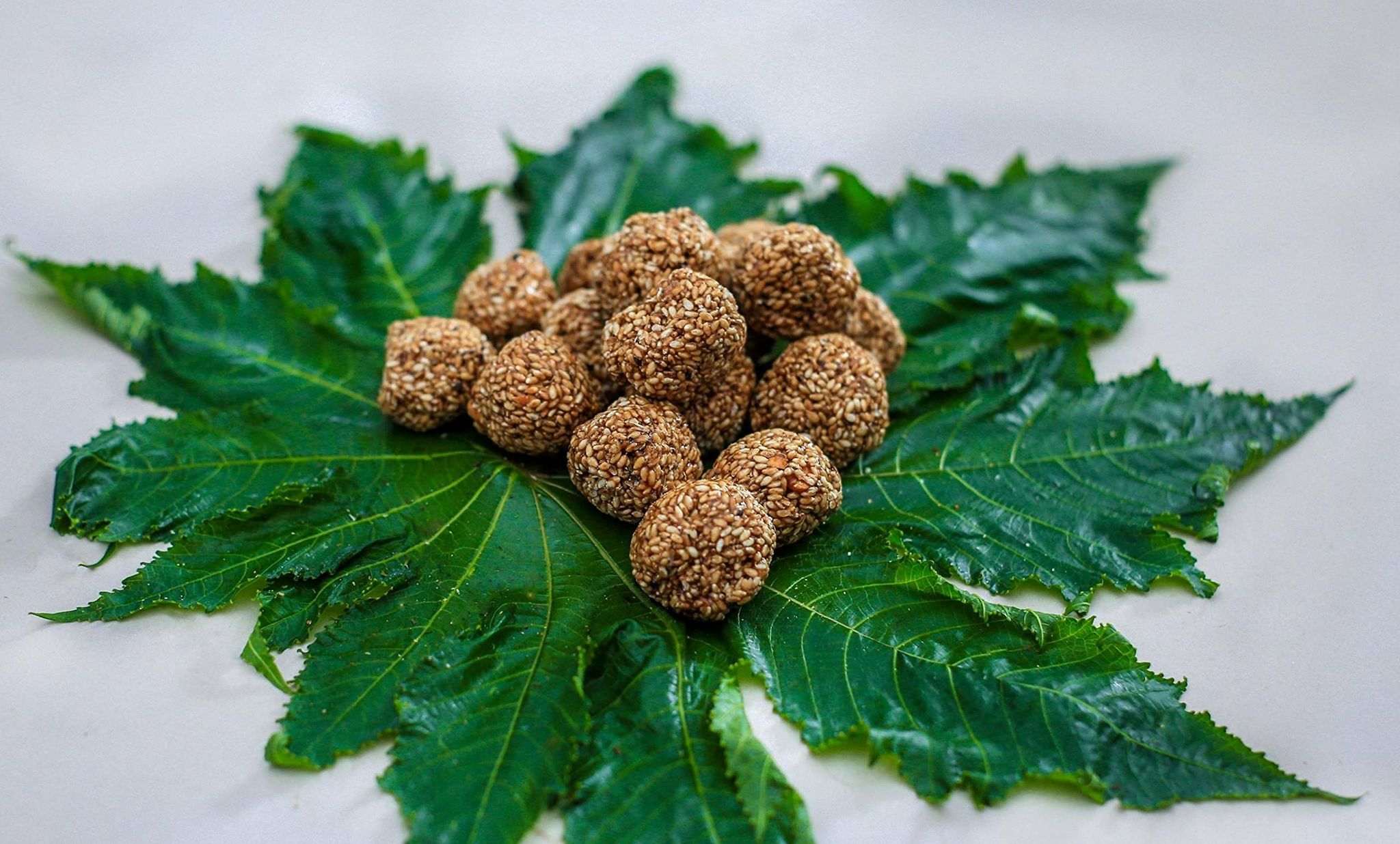 Crunchizz SESAME CHIKKI (Ellunda) I Sweet, Crunchy, Authentic Kerala Snack I Gluten-Free I No Artificial Additives I Perfect Tea-Time Bites I Pack of One (250 Grams, White Sesame Seed)