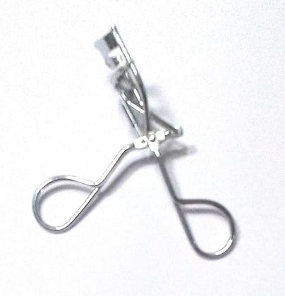Nawani Light Weight Eyelash Curler with Steel Finish (Silver), Size- 10/8 cm