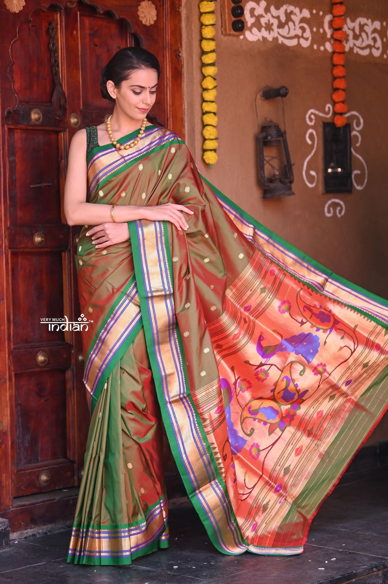 Raaga Traditional Handloom Pure Silk Dual shade Green Red Paithani with Unique Pallu