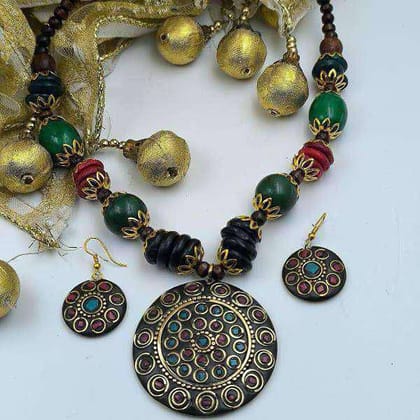 Premium Wooden Beads Necklace with Lakh Pendant