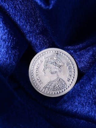 Silver toned 10 gram 999 Round Silver Coin