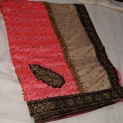 Beautiful ? Pink And Golden Mixs Saree