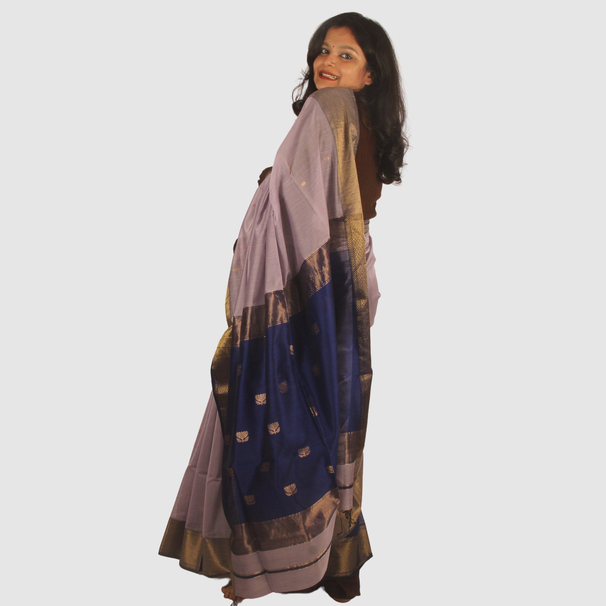Royal Lavender Maheshwari Silk Cotton Handloom Saree with Royal Blue Pallu and Gold Zari