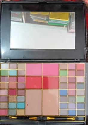 Vibrant Eye Shadow Palette