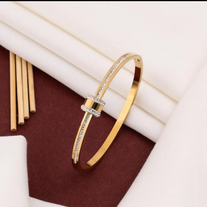 Elegant Bracelet for Women – Lightweight & Chic