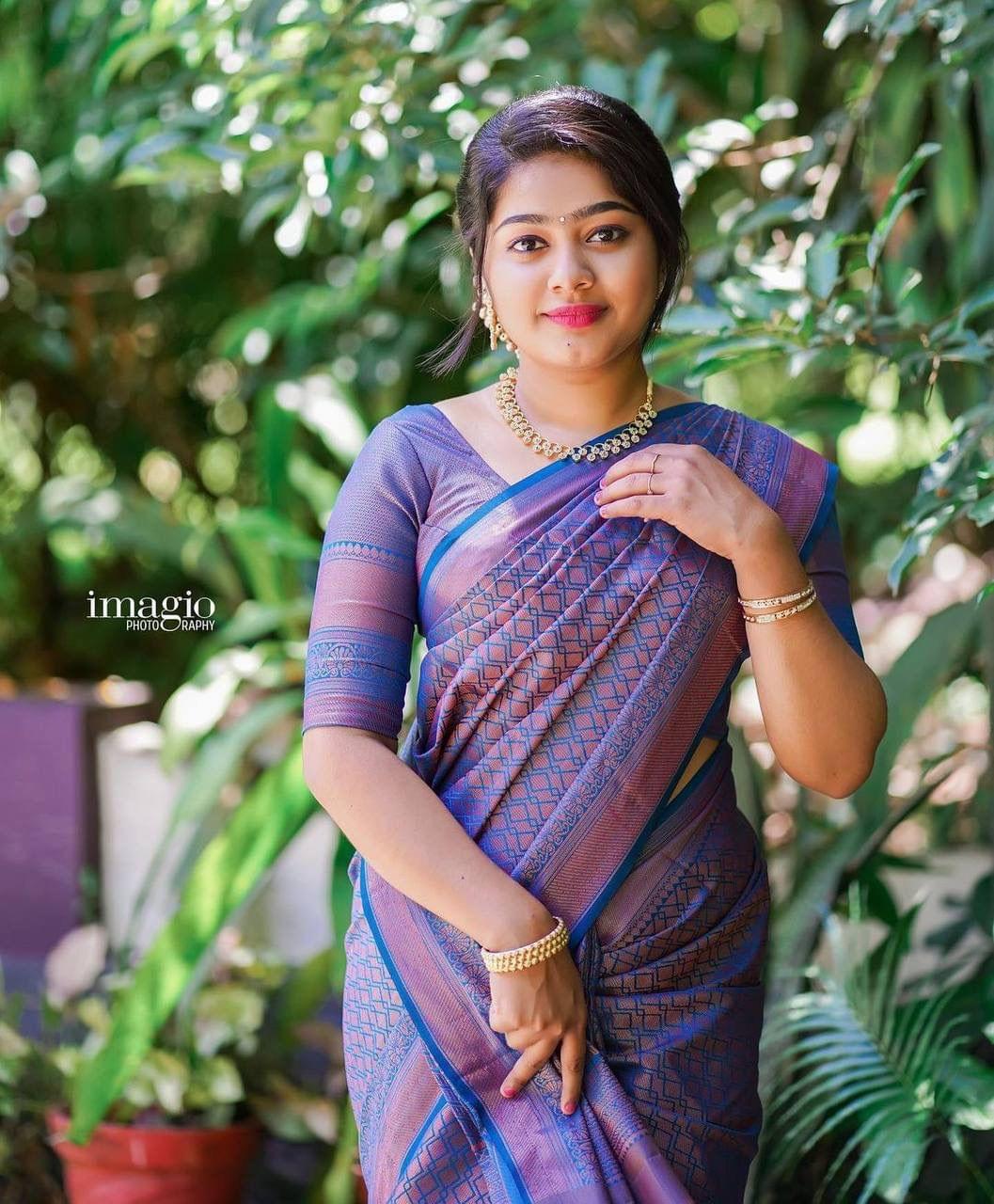 Zari Work Silk Saree With Blouse Piece