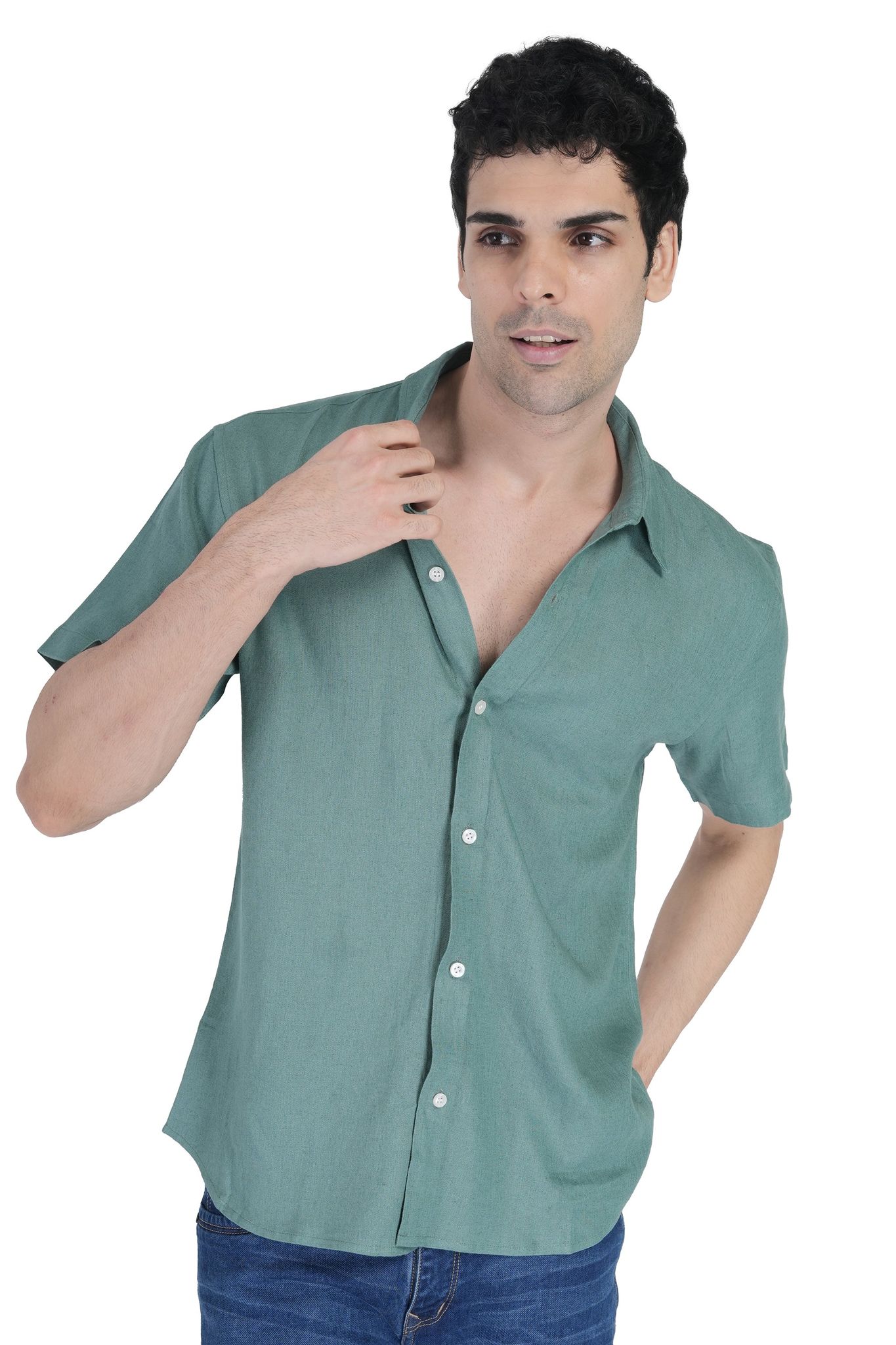 Slim Fit Solid Spread Collar Casual Shirt