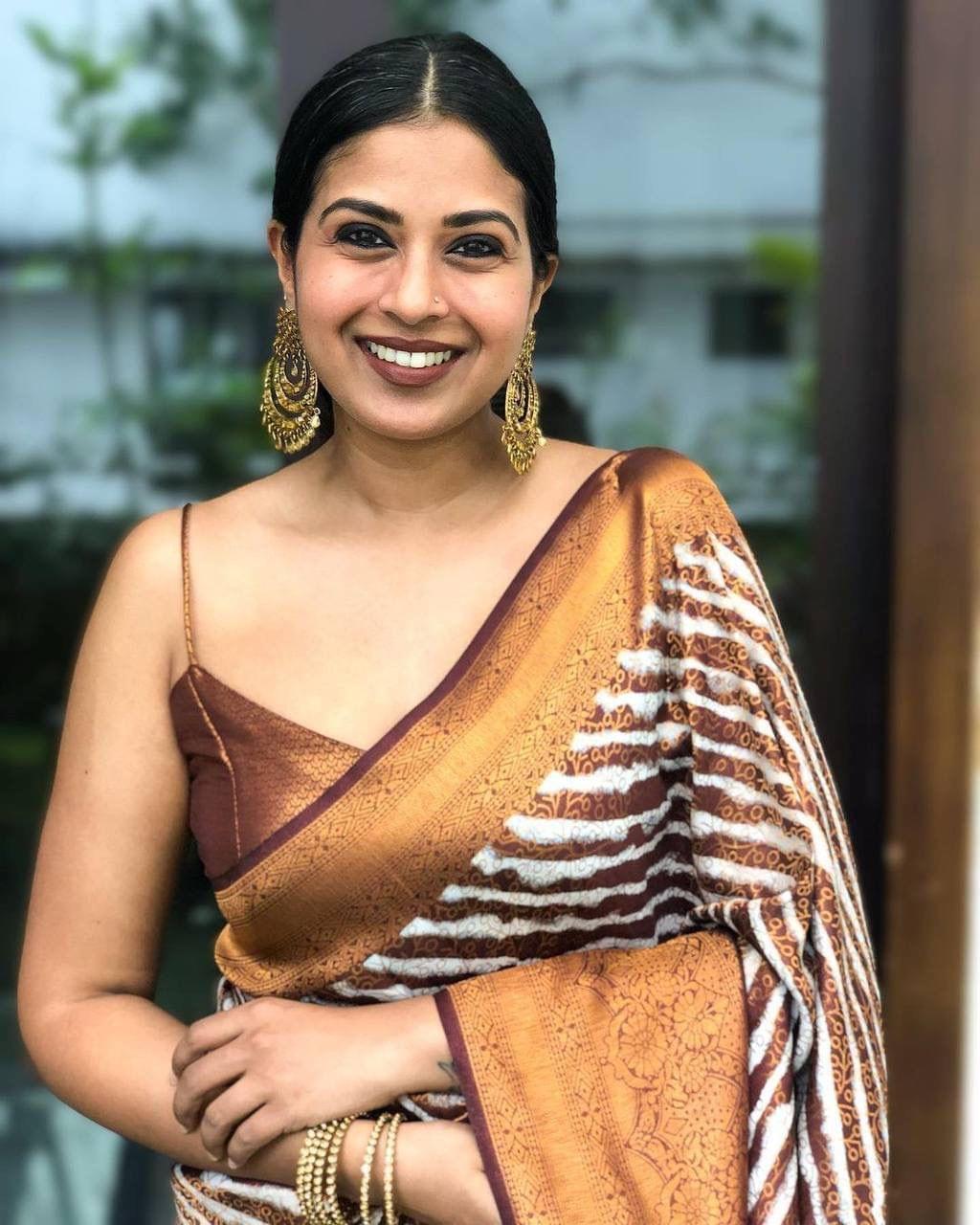 Zari Work Silk Saree With Blouse Piece