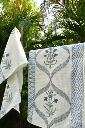 Blue Lily Jaal Bath & Hand Towel Set: Soft, absorbent cotton