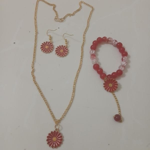 Red Daisy flower pendant set.