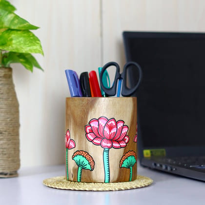 Wooden Pattachitra Pen / Pencil Stand Wooden Pattachitra Pen / Pencil Stand