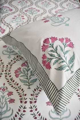 Gulaabi jaal Bedsheet - Timeless Elegance Super King (108 x 108) inches bedsheet Gulaabi jaal Bedsheet - Timeless Elegance Super King (108 x 108) inches bedsheet