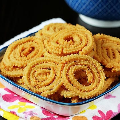 CRUNCHIZZ SPRING MURUKKU (Chakli) I Crunchy, Authentic Kerala Snack I No Artificial Additives I Perfect Tea-Time Bites I Pack of One