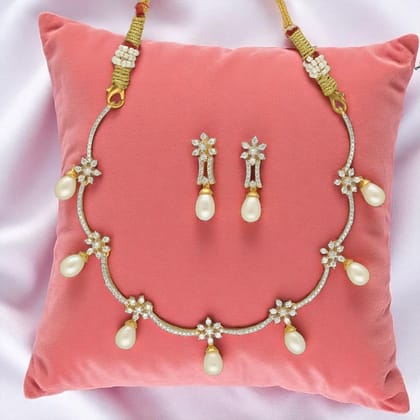 Soft Radiance Pearl Necklace Set