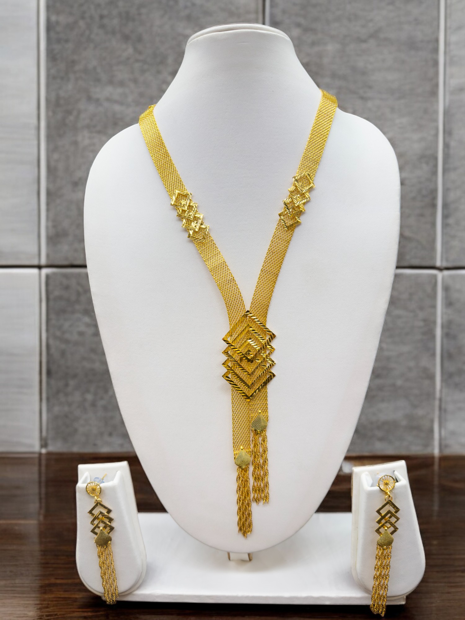 Chataai Set - Aurum Duo Collection By Amit Chauhan And Sons
