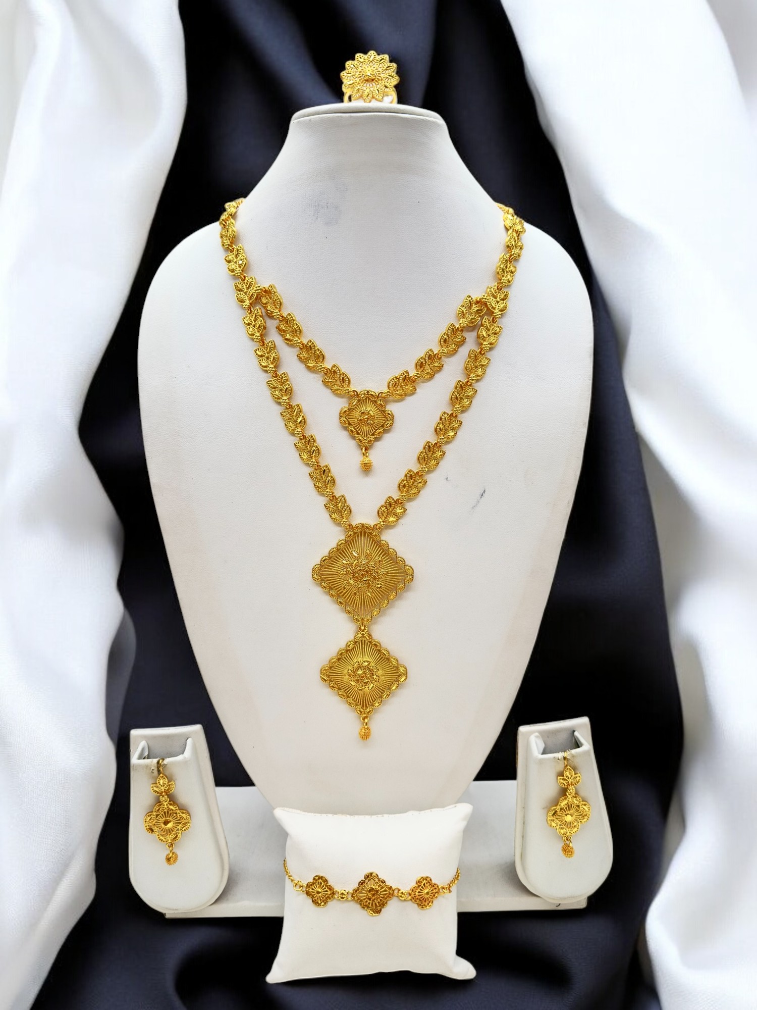 Gold Luxe Necklace Set - Amit Chauhan And Sons