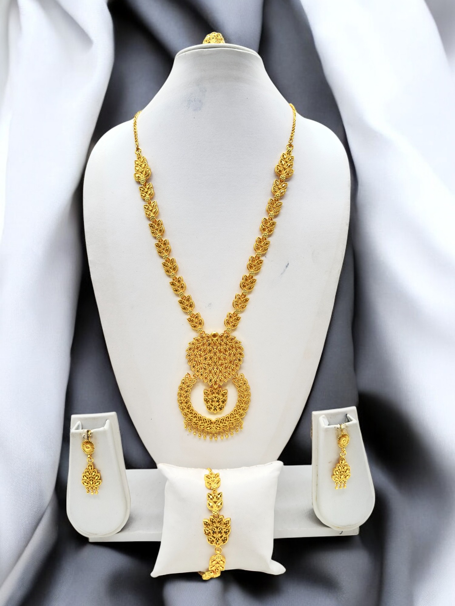 Gold Luxe Necklace Set - Amit Chauhan And Sons