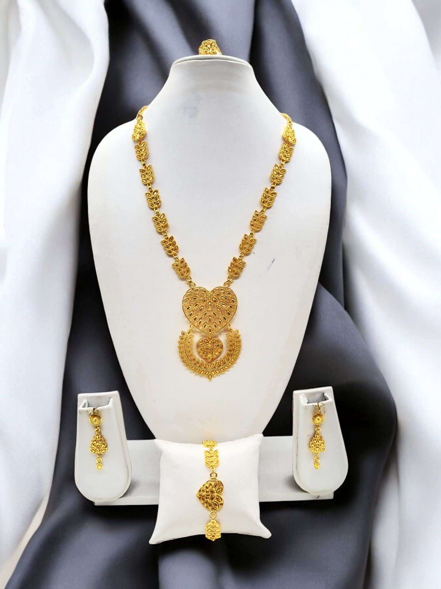 Gold Luxe Necklace Set - Amit Chauhan And Sons