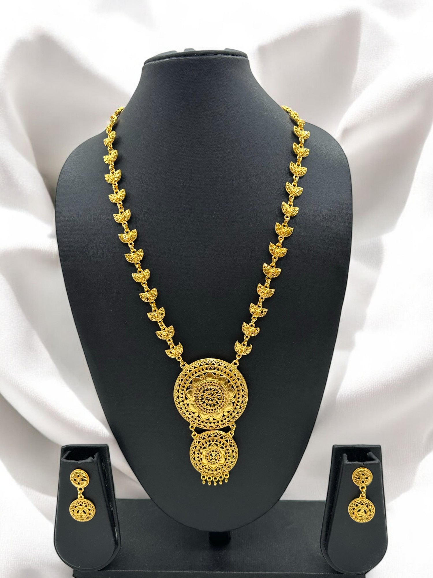 Gold Luxe Necklace Set - Amit Chauhan And Sons