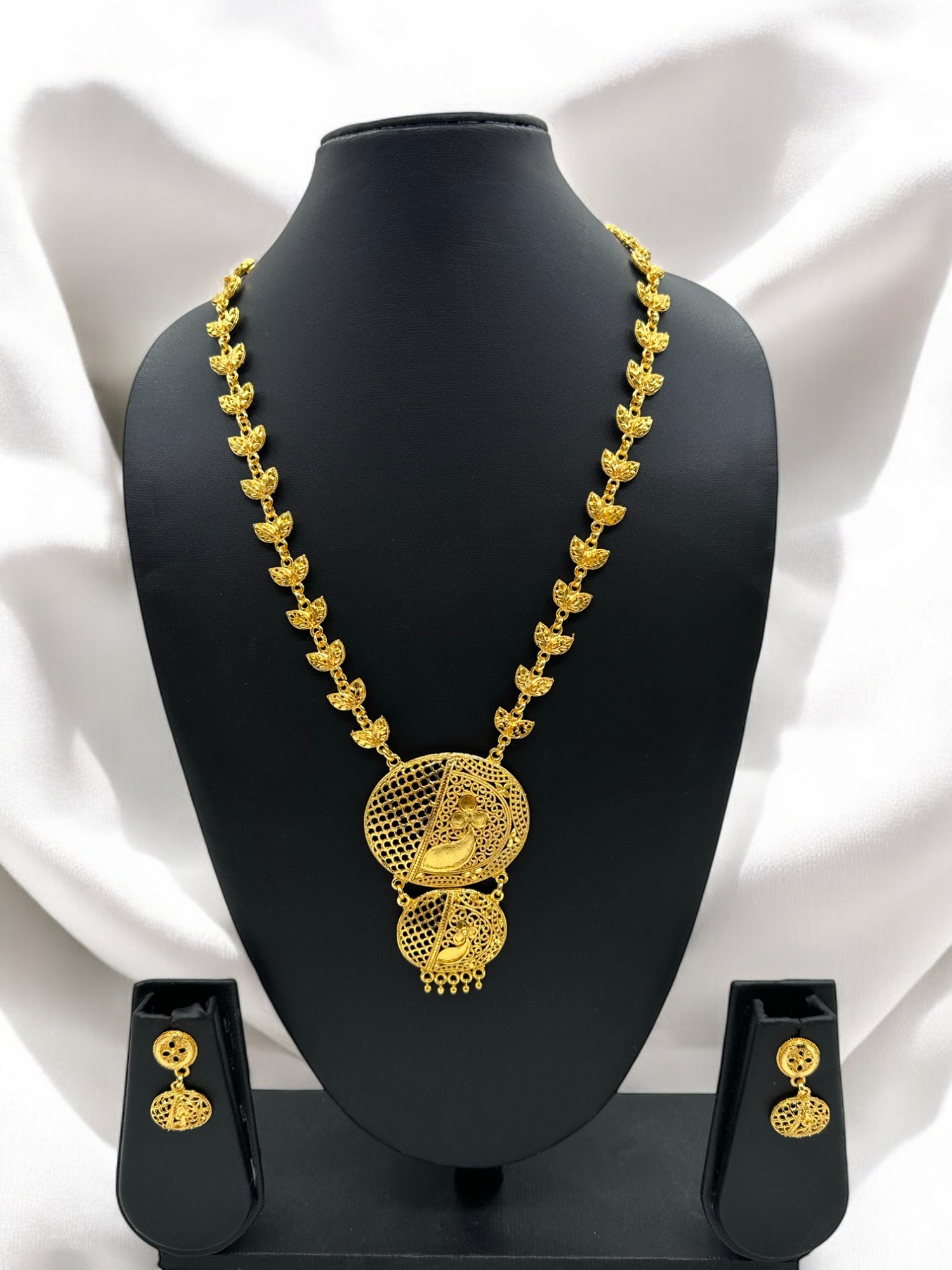 Gold Luxe Necklace Set - Amit Chauhan And Sons