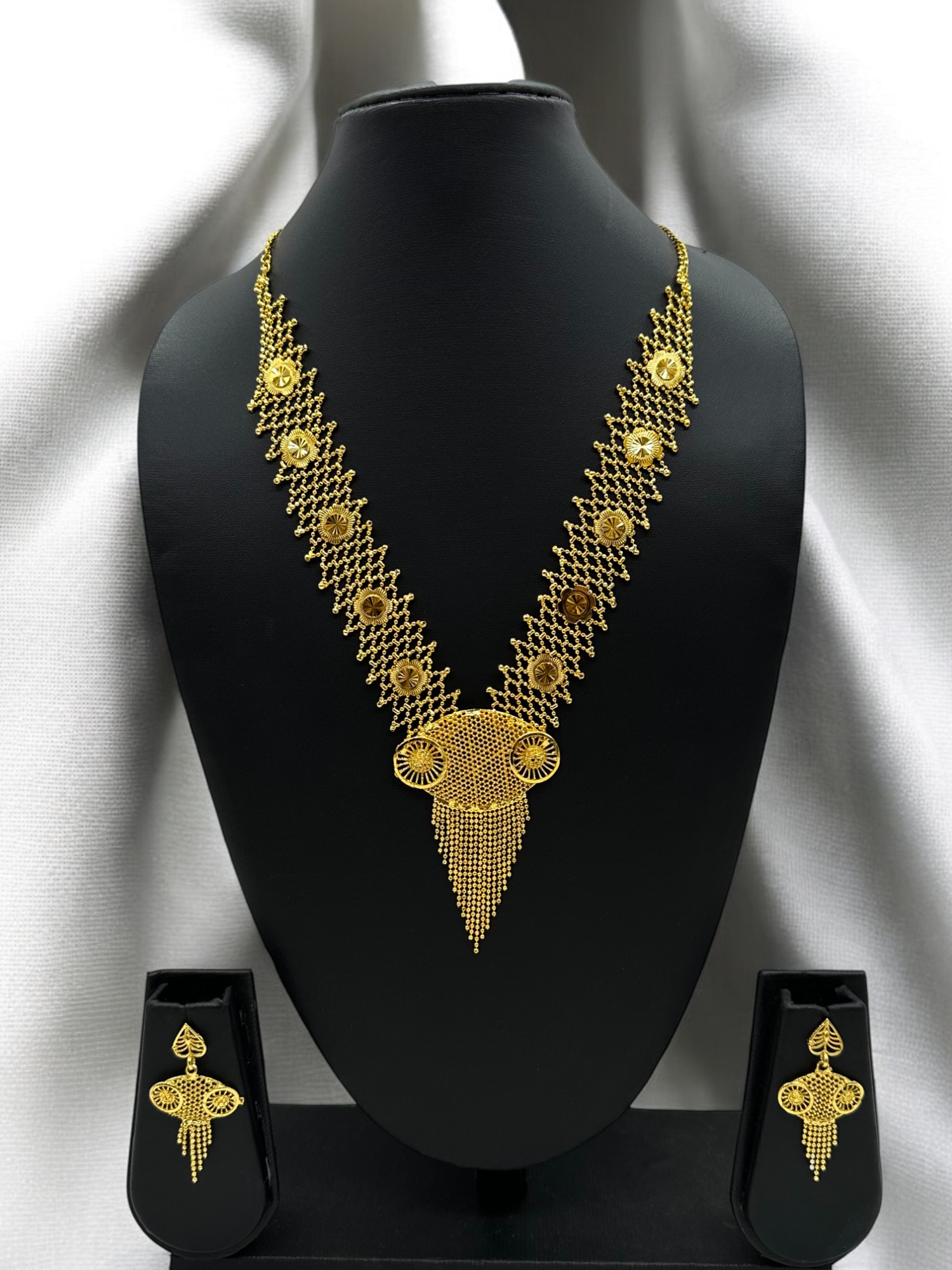 Gold Luxe Necklace Set - Amit Chauhan And Sons