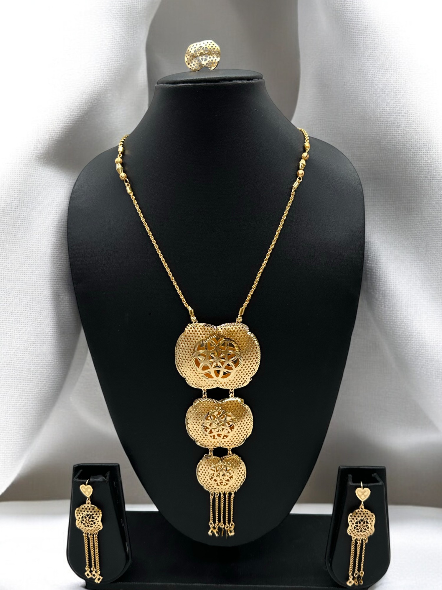 Gold Luxe Necklace Set - Amit Chauhan And Sons